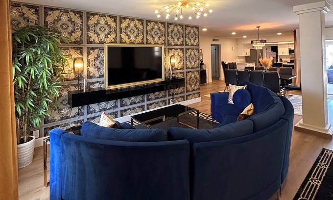 Tempe House | Hollywood in Tempe! 8 Beds+ASU+Pool+HT+16 Guests