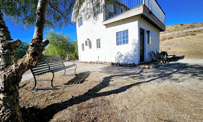 Santa Clarita House | Hollywood Producer’s Secluded 5 Acre Country Estate - Guest House