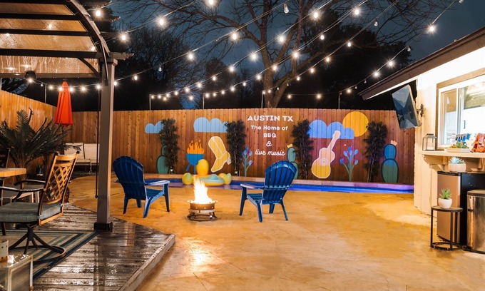 East Congress House | HOLY DUCK! Free Heated Pool ~Outdoor TV's~ Firepit
