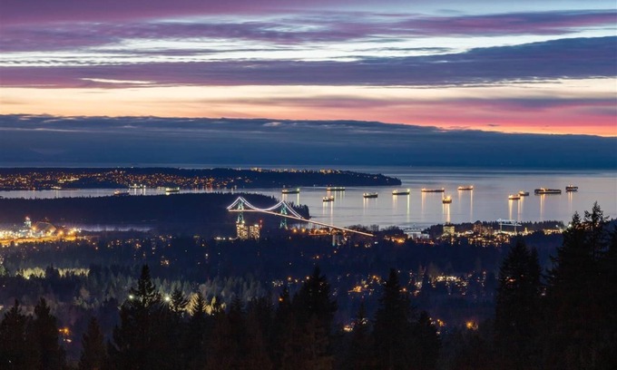 Upper Lonsdale House | Home Away from Home OCEAN view