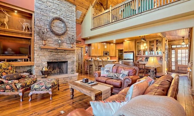 Walnut Mountain Cabin | Home Away From Home to Escape & Unwind! 2 Master on Main. HotTub Game Rm