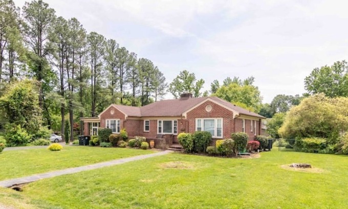 Fredericksburg House | Home in a quiet neighborhood near I-95