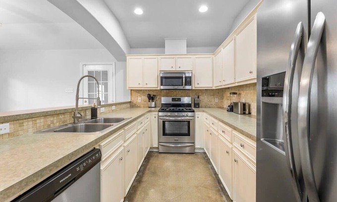 East MLK House | Home in East Austin - 4 Bedroom | Large Yard