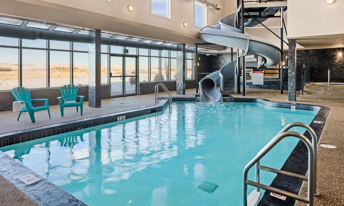 Swift Current Hotel | Home Inn & Suites - Swift Current