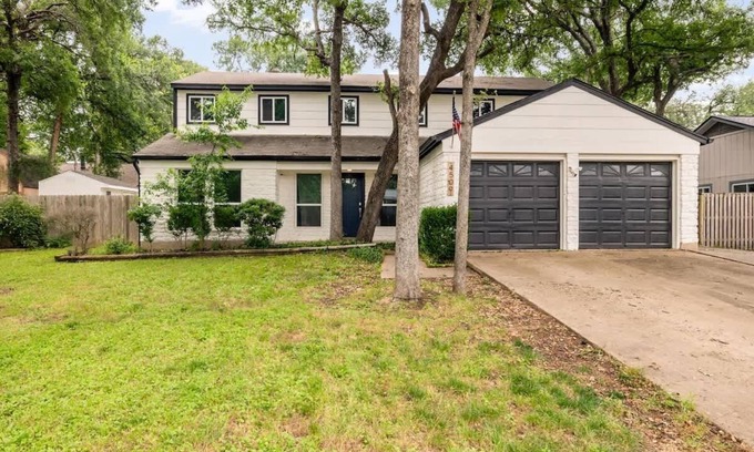 Northwood House | Home Sweet Austin - Pool, Fire Pit, Pool Table