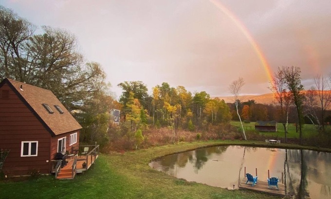 Manchester Cottage | Home with a spring-fed pond and mountain view.