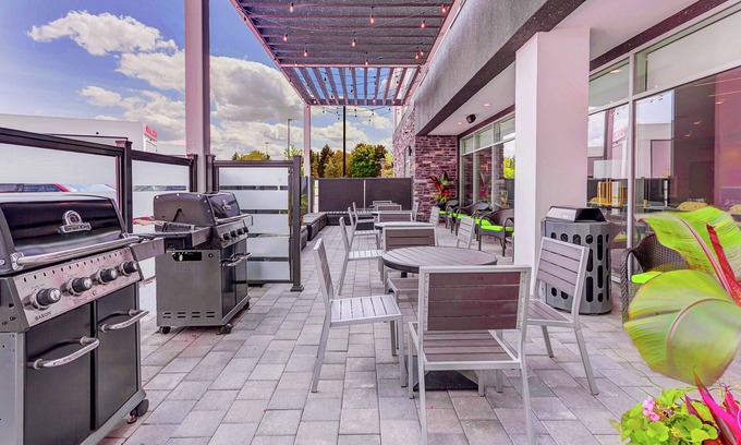 Steeles Industrial Hotel | Home2 Suites by Hilton Toronto Brampton