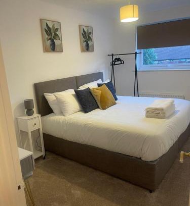 Bletchley House | Homely 3-bed home Milton Keynes