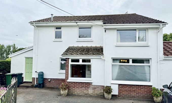 Barnstaple House | Homely 4 bed in Barnstaple