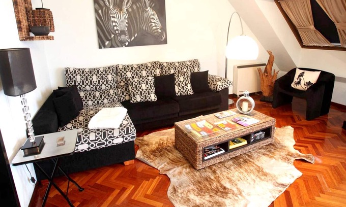 Malpica de Bergantinos Apartment | Homerez - 10 m away from the beach! Big appartement for 13 ppl. at Malpica