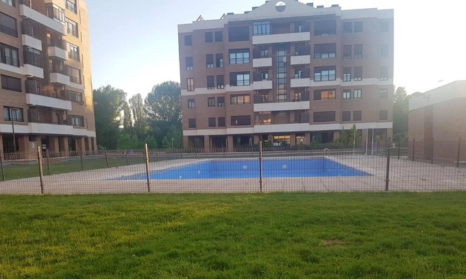 Cuenca Apartment | Homerez - Apartement for 6 ppl. with shared pool, jacuzzi and terrace at Cuenca