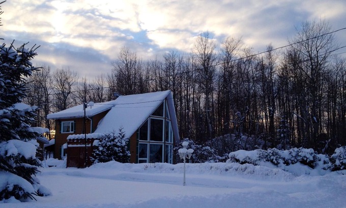 Mashteuiatsh Ski Chalet | Homerez - Beautiful chalet for 6 ppl. with jacuzzi at Mashteuiatsh