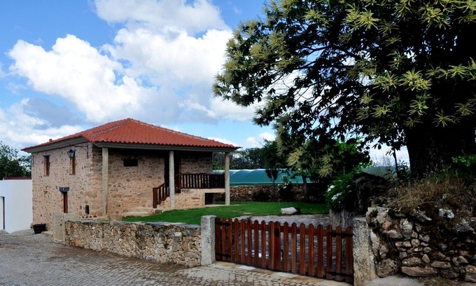 Salsas House | Homerez - Beautiful house for 4 ppl. with garden, terrace and balcony at Parada