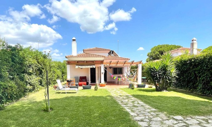 Barrio Nuevo Ski Chalet | Homerez - Chalet Conil de la Frontera