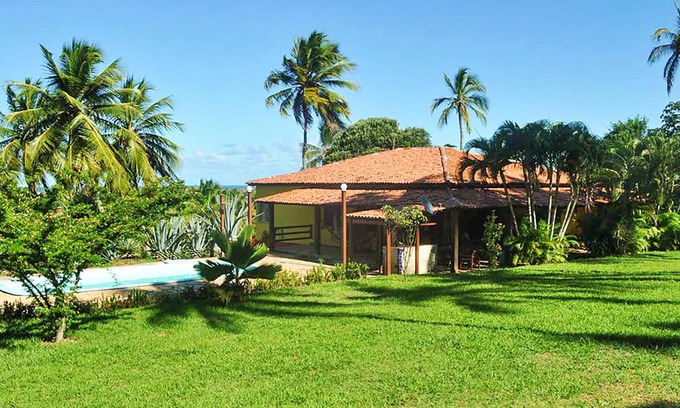 Barra do Jacuipe Ski Chalet | Homerez - Chalet in the mountains 2 km from the beach with shared pool and garden