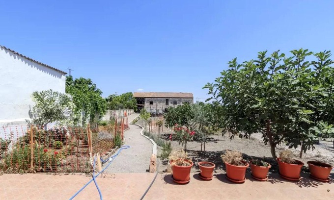 Fuente Vaqueros Apartment | Homerez - Charming Apartment in Fuente Vaqueros 100 m²