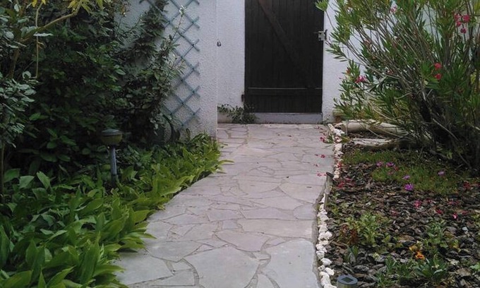 La Palmyre House | Homerez - Charming House in Les Mathes with Enclosed Garden