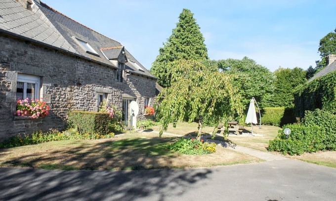 Le Mene House | Homerez - Charming House in Le Mené, piano and garden