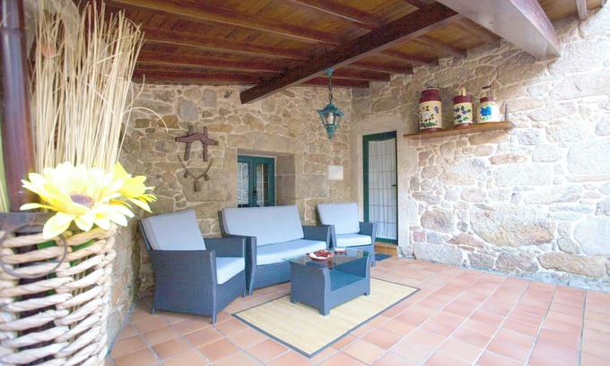 Cuntis House | Homerez - Charming house in Cuntis with private pool