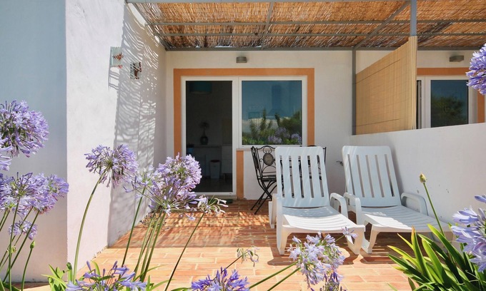 Faro Apartment | Homerez - Charming Studio in Faro with Pool 25 m²