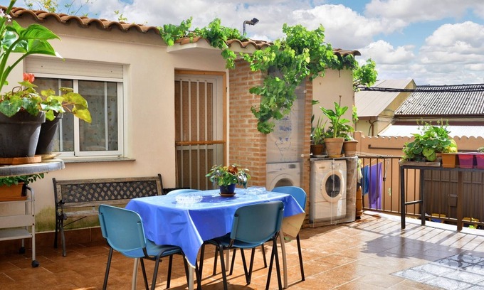 Distrito Centro-Casco-Antiguo Apartment | Homerez - Comfortable apartment in Cáceres - 55 m² - Welcoming terrace