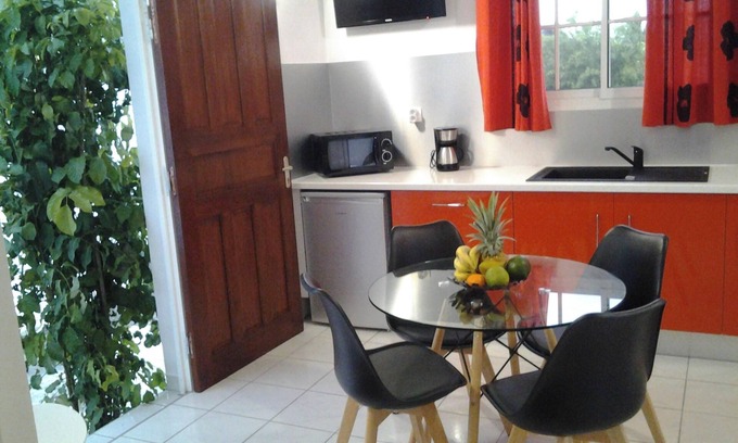 Damencourt House | Homerez - Cosy house in Le Moule with shared pool