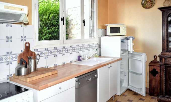 Itteville House | Homerez - House with garden in Itteville and garden views