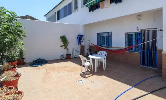 Fuente Vaqueros Apartment | Homerez - Nice appartement for 6 ppl. with terrace at Fuente Vaqueros