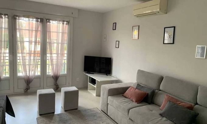 Pierrelaye Apartment | Homerez - Spacious apartment in Pierrelaye with garden view