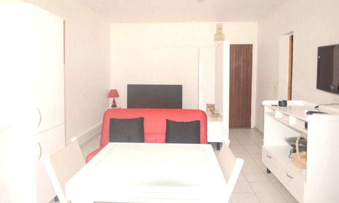 L'Autre-Bord Apartment | Homerez - Studio for 2 ppl. with sea view, garden and terrace at Le Moule