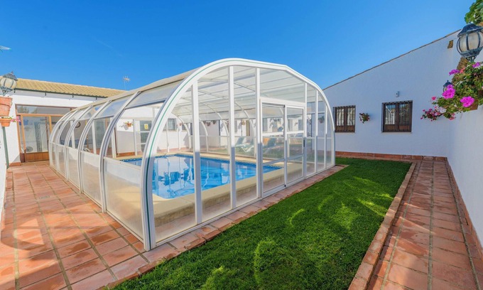 Rivero de Posadas Villa | Homerez - Villa in Rivero de Posadas.