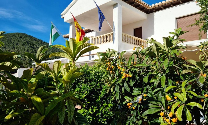 Conchar Villa | Homerez - Villa for 14 ppl. with swimming-pool, garden and terrace at Cónchar