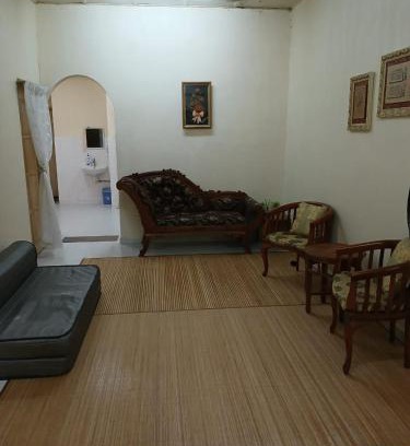 Kawasan Perindustrian Chendering House | Homestay Wanjanah