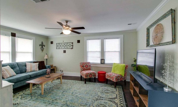 Clarksville House | Hometown Clarksville Cottage (1021 Crossland Ave)