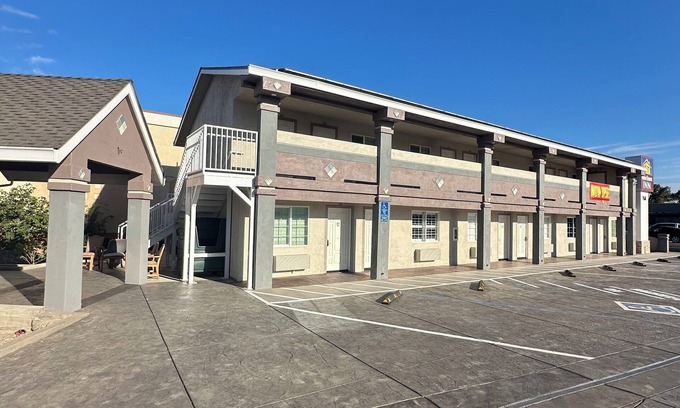 Los Banos Hotel | Hometown Inn