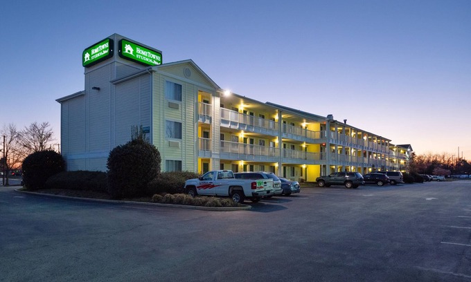 Maple Shade Hotel | HomeTowne Studios by Red Roof Philadelphia - Maple Shade, NJ