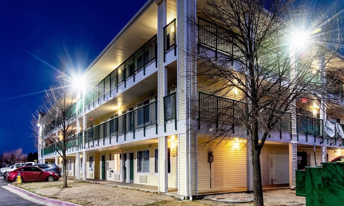 Southeast Colorado Springs Hotel | HomeTowne Studios By Red Roof Colorado Springs - Airport