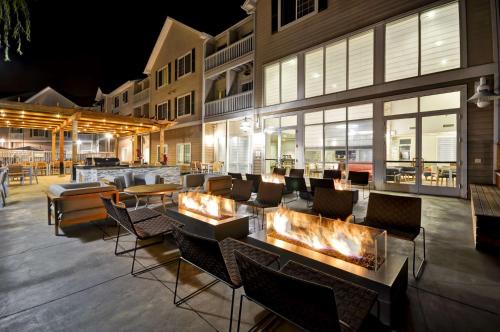 East Peralta Hotel | Homewood Suites by Hilton - Oakland Waterfront