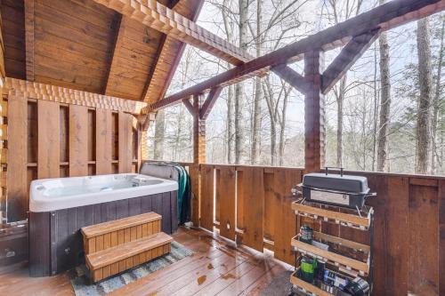 Townsend House | Honey Bear Pause Rural Escape with Porch and Hot Tub!