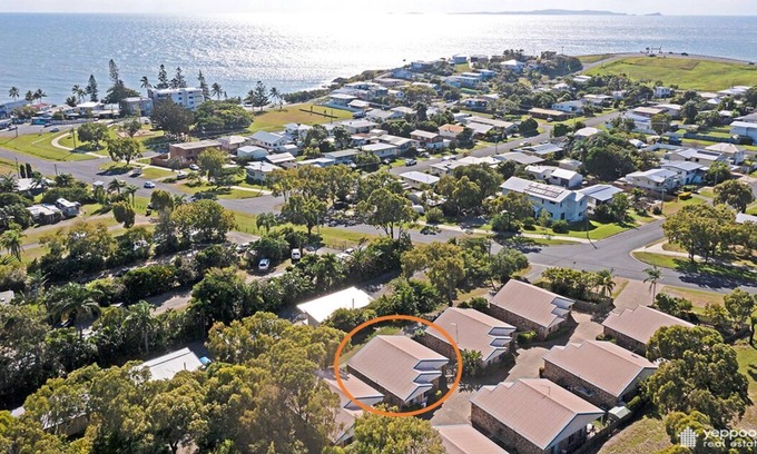 Cooee Bay Apartment | HOP, SKIP & SHORT WALK TO COOEE BAY BEACH