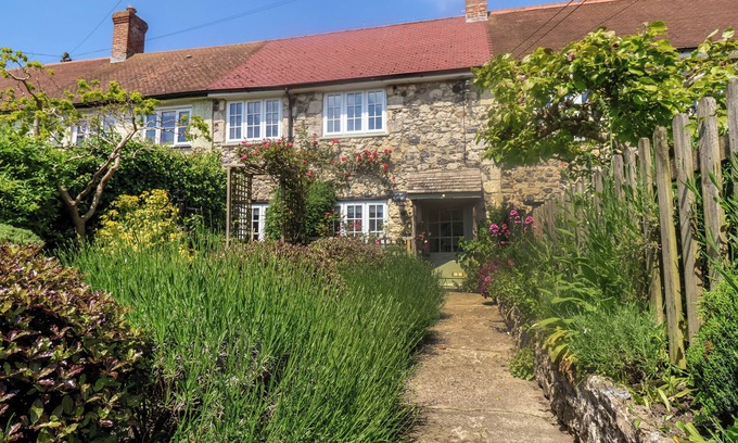 Beer Cottage | HOPE COTTAGE, pet friendly, luxury holiday cottage in Beer