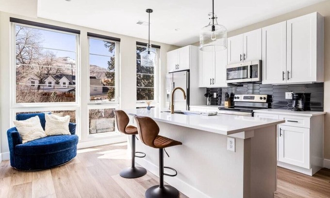 Golden Apartment | Horseshoe Hideaway, Luxe Studio 1 Block to Main St