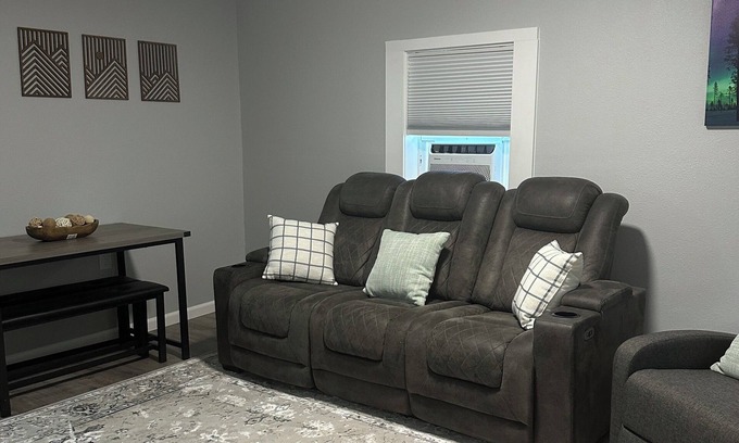 Fairbanks Apartment | Hospital Heights Hideaway