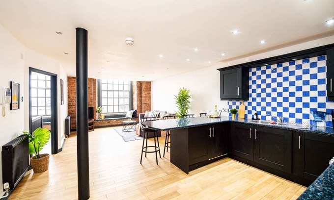 St George's Quarter Apartment | Host Apartments | Trafalgar Warehouse Apt
