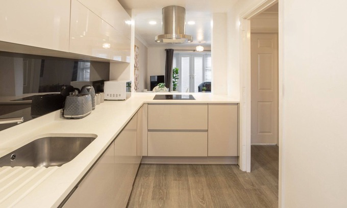Wolverton House | Host & Stay | Oriel Close