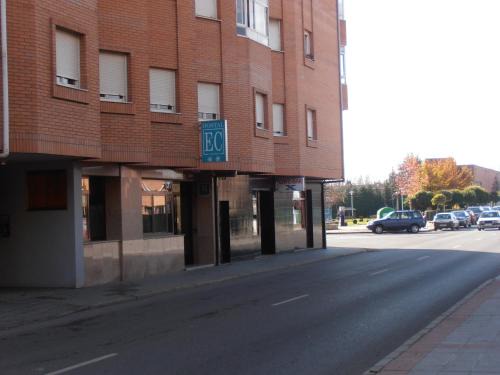 Leon House | Hostal * EC León