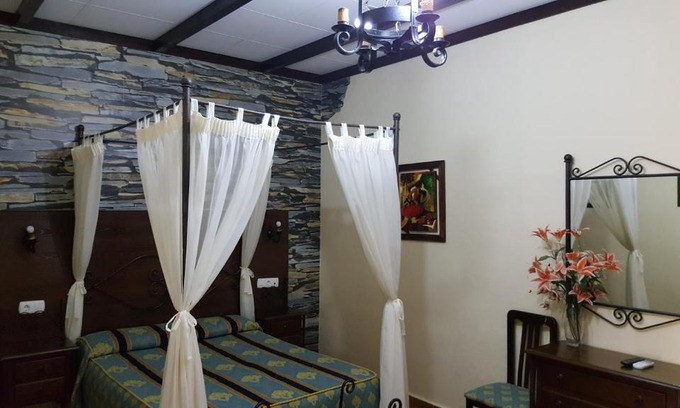 Bollullos Par del Condado House | Hostal El Lirio