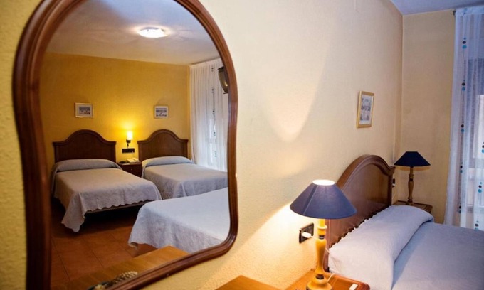 Old Town Hotel | Hostal Guzman El Bueno by gaiarooms