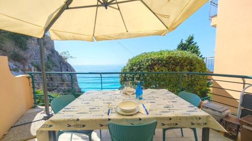 Finale Ligure Apartment | Hostdomus-Dream Suite-on the sea