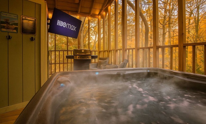 Sautee Nacoochee Cabin | Hot Tub Cabin Outdoor TV 6 Mi from Helen
